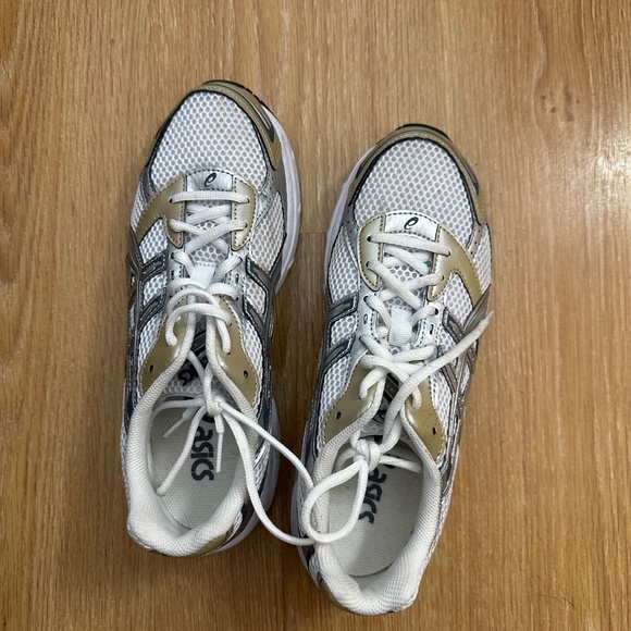 Sneakers - Picture 3 of 6